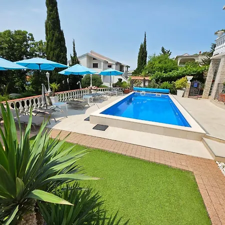 Mit Balkon - Gemeinsamer Pool Und Terrasse By Interhome 诺维·维诺多尔斯基