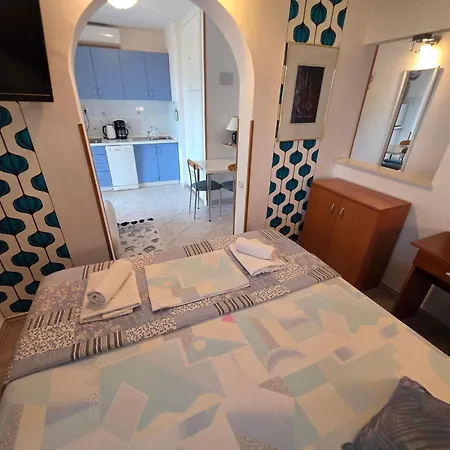 Apartment Mit Balkon - Gemeinsamer Pool Und Terrasse By Interhome *