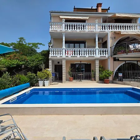 Appartement Mit Balkon - Gemeinsamer Pool Und Terrasse By Interhome