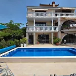 Appartamento Mit Balkon - Gemeinsamer Pool Und Terrasse By Interhome