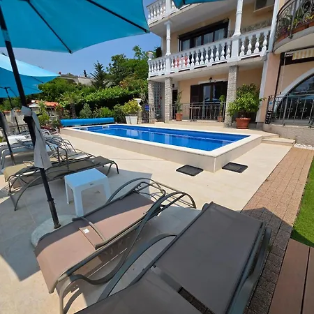 Mit Balkon - Gemeinsamer Pool Und Terrasse By Interhome * Novi Vinodolski